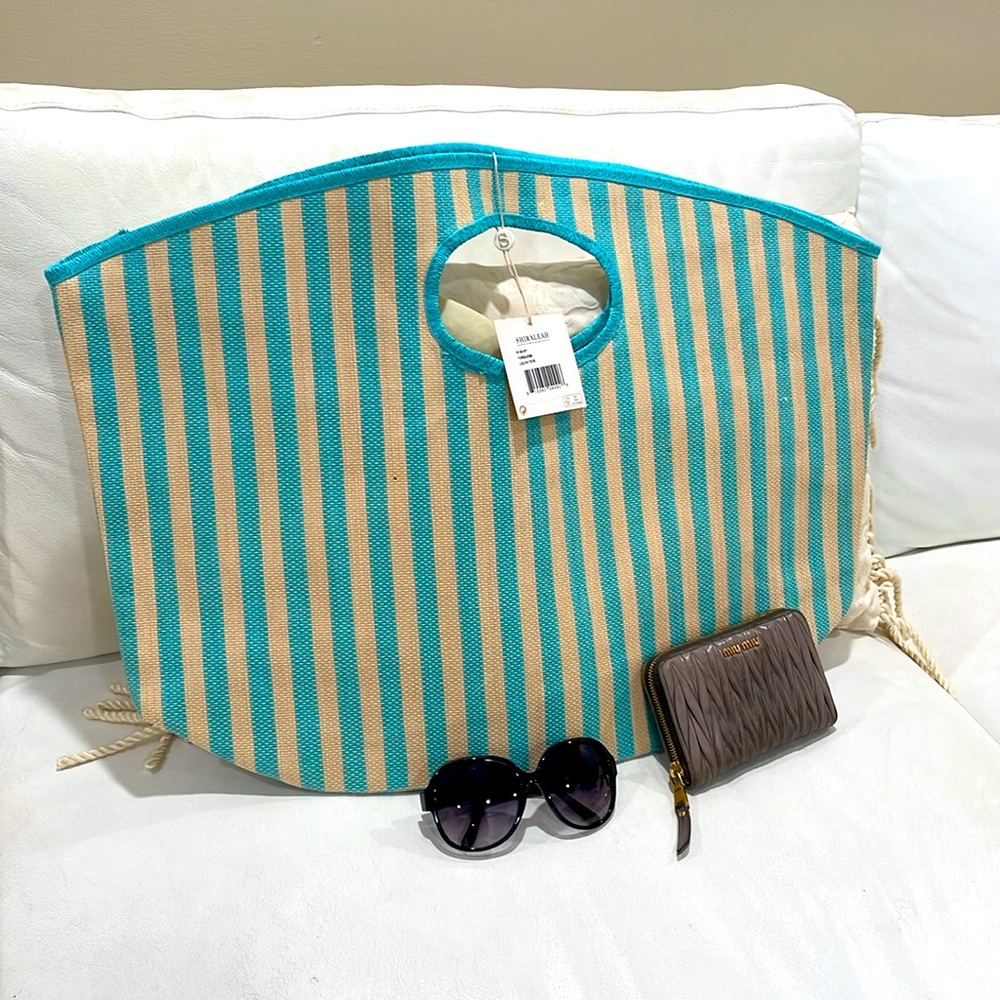 Beach tote NWT stripes canvas enormous extra large carries towel baby stuff etc